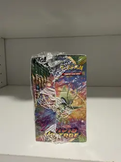 Pokemon TCG: Sword & Shield - Vivid Voltage Booster Box 820650817496 - Image 2