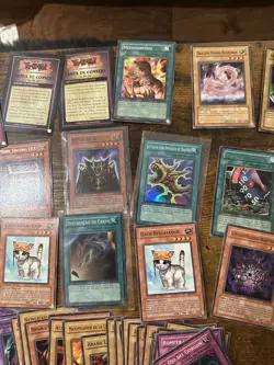 Yugioh Lot Of 150+ Cards Spanish Cards Holos, Rares, Commons, Vintage Mostly LP - Image 2