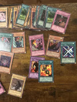 Yugioh Lot Of 150+ Cards Spanish Cards Holos, Rares, Commons, Vintage Mostly LP - Image 4