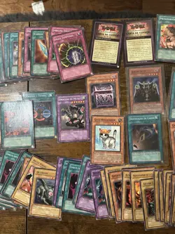 Yugioh Lot Of 150+ Cards Spanish Cards Holos, Rares, Commons, Vintage Mostly LP - Image 5