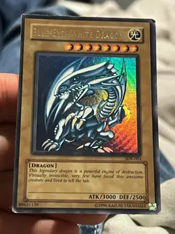 Blue-Eyes White Dragon SDK-001 Ultra Rare MP Yugioh Card - Image 1