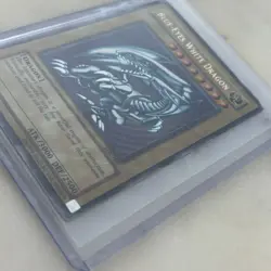 Yu-Gi-Oh! TCG Blue-Eyes White Dragon SDK-001 1996 Rare -Damaged Condition - Image 3