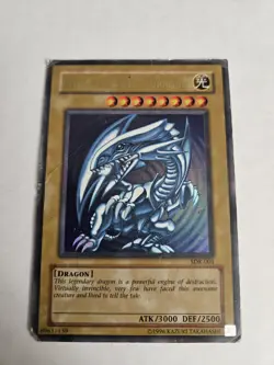 BLUE EYES WHITE DRAGON SDK 001 HP DAMAGED YU GI OH - Image 1