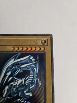 BLUE EYES WHITE DRAGON SDK 001 HP DAMAGED YU GI OH - Image 4