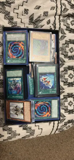 Lot of 600 Yugioh Cards, Commons, Rares, and Holographics. In Great Condition, - Image 1