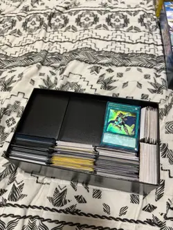 Lot of 600 Yugioh Cards, Commons, Rares, and Holographics. In Great Condition, - Image 1