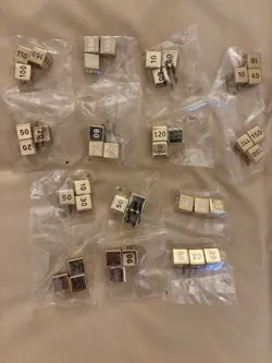 Pokemon TCG Metal Dice - 12 packs - Gold dice / Black and White numbers - Image 2