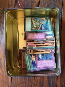 Yu-Gi-Oh! TCG 400 Card Lot 1st Edition English w/ Seto Kaiba Tin - Image 2