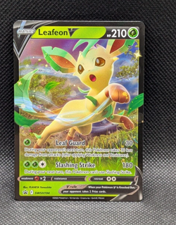 Leafeon V SWSH194 Ultra Rare Black Star Promo Pokemon Card Near Mint - Image 1