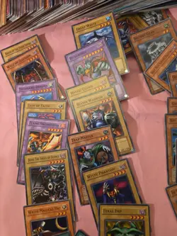 Yu-Gi-Oh approx 400 cards in unsorted bulk lot Over 1 Pound Of Cards - Image 4