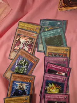 Yu-Gi-Oh approx 400 cards in unsorted bulk lot Over 1 Pound Of Cards - Image 5