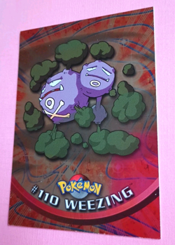 POKEMON Topps Card #110 WEEZING LP/EX HOLO Rare Blue Logo TV Animation 2000! - Image 2