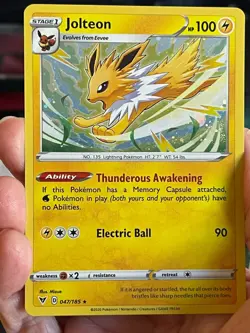 POKEMON JOLTEON 147/185 RARE COSMOS HOLO WITH PARTIAL ROUND SWIRL VIVID VOLTAGE - Image 1