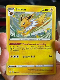 POKEMON JOLTEON 147/185 RARE COSMOS HOLO WITH PARTIAL ROUND SWIRL VIVID VOLTAGE - Image 5
