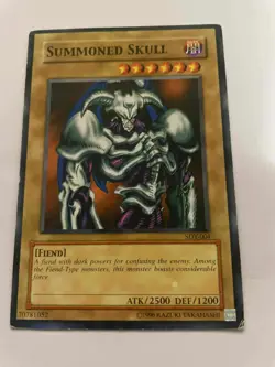 YuGiOh Summoned Skull SDY-004 Starter Deck Yugi Rare Holo 2002 ATK2500 DEF1200 - Image 1