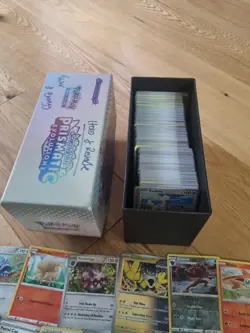375 POKEMON CARDS w/ Holos & Box (Joblot/Bundle) - Image 2