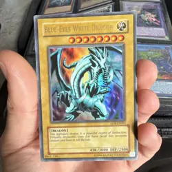 Konami Yu-Gi-Oh! Blue-Eyes White Dragon Ultra Rare Unlimited LOB-EN001 1996 - Image 1