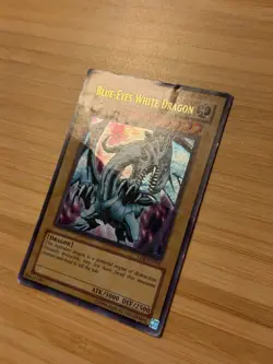 2004 Blue-Eyes White Dragon LOB-EN001 - Yugioh LOB Worldwide English - Damaged - Image 3