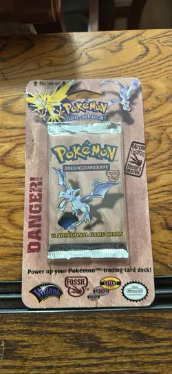 Pokemon unopened fossil booster pack 11 cards factory sealed 90s - Image 3