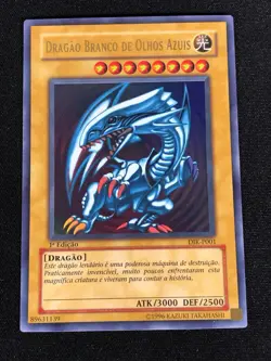 Yugioh Blue Eyes White Dragon DIK-P001 1ST ULTRA (NM) PORTUGESE - Image 1