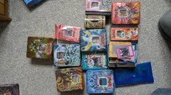 AS SEEN Yu-Gi-Oh cards job lot. 500-1000. Some holos, mainly commons. With Tins - Image 1