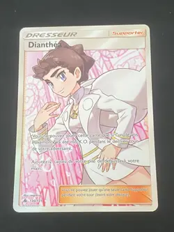 CARTE POKEMON DIANTHEA 130/131 FR ULTRA RARE SL6 LUMIERE INTERDITE - NM/M - Image 1