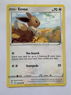 Eevee 125/203 Non-Holo Evolving Skies Pokemon Card - Image 1