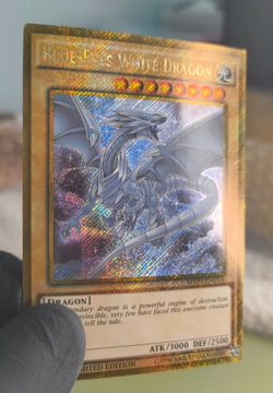 Blue-Eyes White Dragon MVP1-ENG55 Gold Rare Secret Rare Limited Edition LP - Image 1