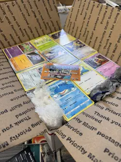 🔥 17lbs 4200+ UNSEARCHED Pokemon Bulk Lot! Some Holos & Vintage Cards LP/NM ✨ - Image 1