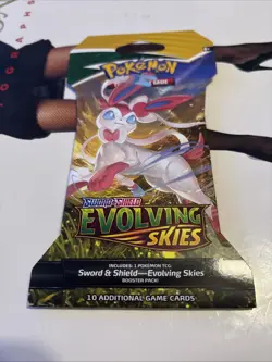 Pokemon Trading Card Sword & Shield Evolving Skies Sleeved Booster Pack New - Image 1
