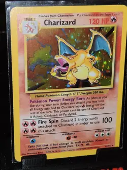 Pokemon - Charizard 4/102 Base Set Holographic - Image 2