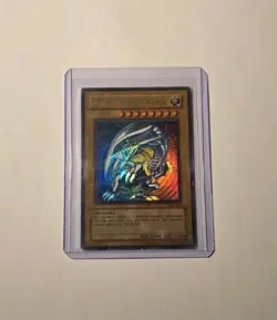 Blue-Eyes White Dragon SDK-001 Ultra Rare Yugioh Card DMG - Image 1