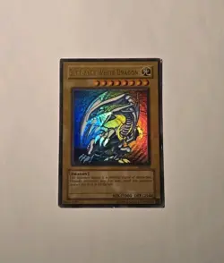 Blue-Eyes White Dragon SDK-001 Ultra Rare Yugioh Card DMG - Image 2