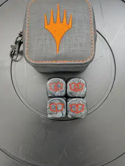 Mythic Edition Loyalty Dice and Case for Magic: The Gathering - Image 2