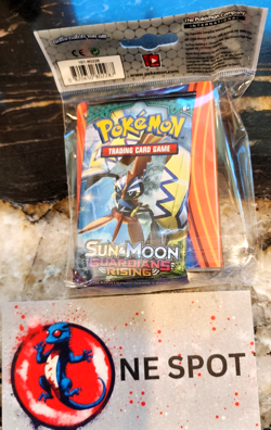 Pokemon Sun & Moon Guardians Rising Booster Pack + Mini Binder Album- - Image 1