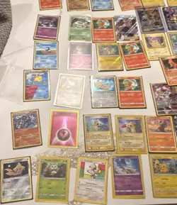Nintendo Pokemon TCG Mixed Card Lot Foil Holo English Pikachu Charmander - Image 1
