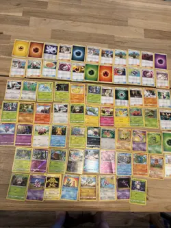 Pokemon 134 Pokemon Card Lot With Mini Binder TCG LP/NM Comparable to New - Image 2