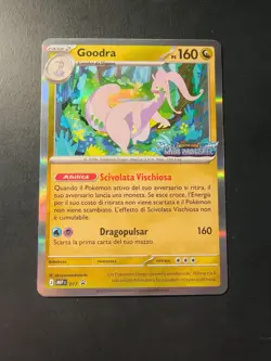 Goodra 077 CRI Caos NascentePrerelease Stamped Promo MEP ITA Pokemon TCG NM - Image 1