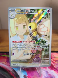 Pokemon TCG Lillie's Ribombee 164/159 Sv09 Illustration Rare Full Art Holo - Image 1