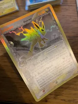 NM! Jolteon (7/113) EX Delta Species Stamped Reverse Holo Rare Pokemon Card! - Image 3