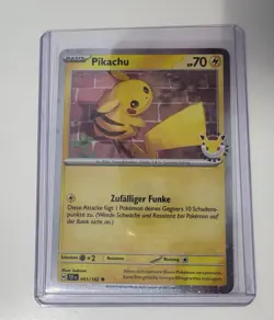 Pikachu 051/162 Promo Holo Pokemon Day 2026 SITTING ON SWIRL DE NM - Pokemon - Image 3