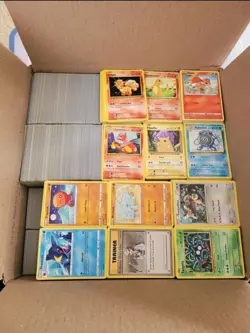 1000 POKEMON CARD UNCOMMON/COMMOM BULK LOT +1 POKEMON V/EX - NM - REAL - Image 1