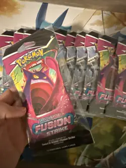 Pokemon TCG Sword & Shield 08 Fusion Strike Sleeved Booster Pack (X12) 820650809170 - Image 2