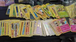 900 Pokemon Card Bulk Lot 700 Common 200 Halo/Reverse Halo - Image 1