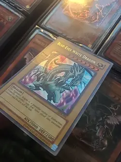 Blue Eyes White Dragon LOB-001 Ultra Rare - Image 2