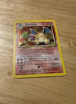 Pokemon TCG - Charizard 4/102 Base Set Holo Rare - Image 2