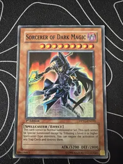 Sorcerer of Dark Magic DPYG-EN010 Yugi 1st Edition Super Rare LP - Image 1