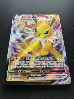 Pokemon: Jolteon V 051/203 Evolving Skies - Image 2