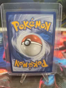 Pokemon TCG - Larvesta - 015/086 (Masterball Holo) - SV: Black Bolt - Image 2