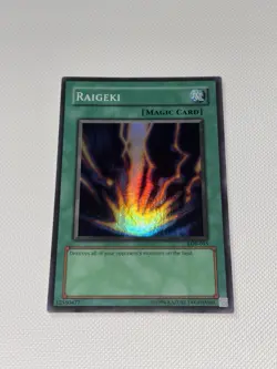 Yu-Gi-Oh Raigeki Super Rare LOB-053 NA Englisch 2002 - Image 1